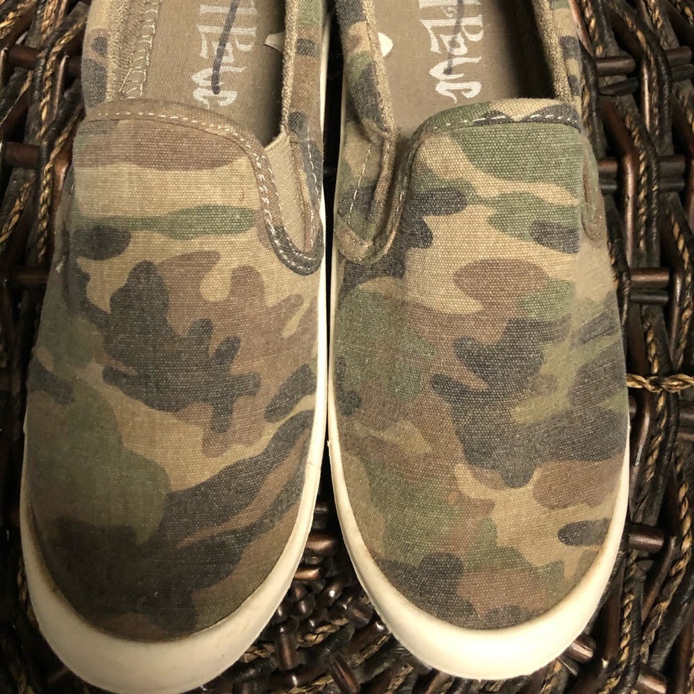 Canvas Camo Slip-one Size 7